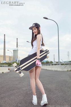 用电动牙刷放在大腿内侧位置